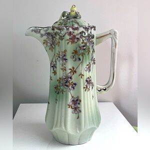 Vintage floral pattern teapot 8 inches high